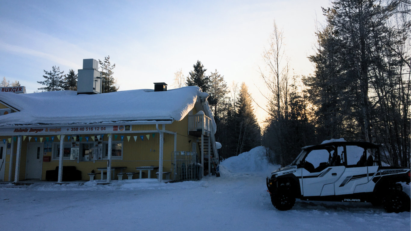 Exterior of a family house in Lapland, surrounded by a forest covered in snow.