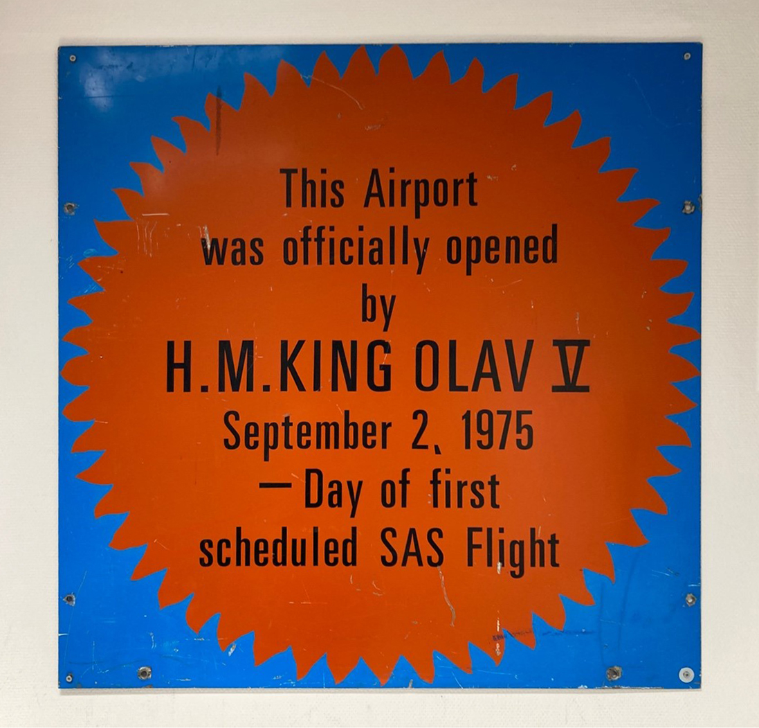 Plaque at the Svalbard airport commemorating the first flight on September 2, 1975. Photo by Alexandra Meyer.